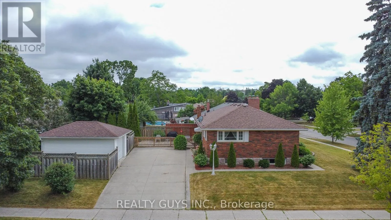 1066 GLEBEMOUNT CRESCENT