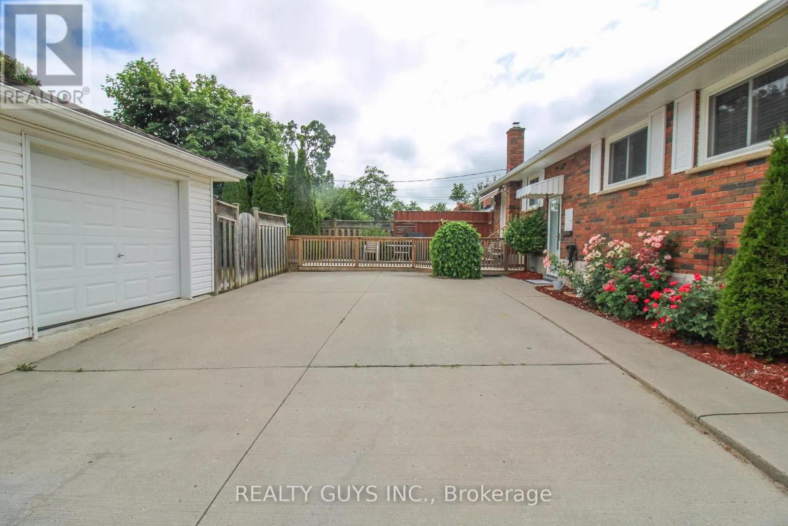 1066 GLEBEMOUNT CRESCENT