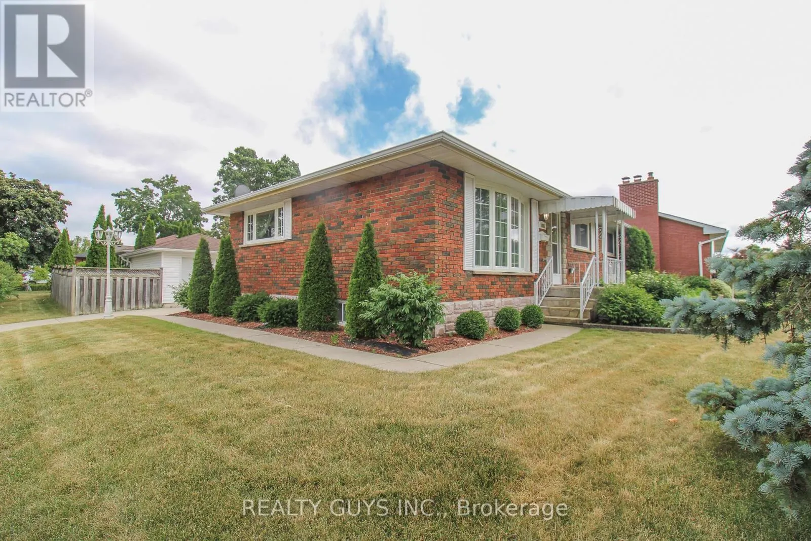 1066 GLEBEMOUNT CRESCENT