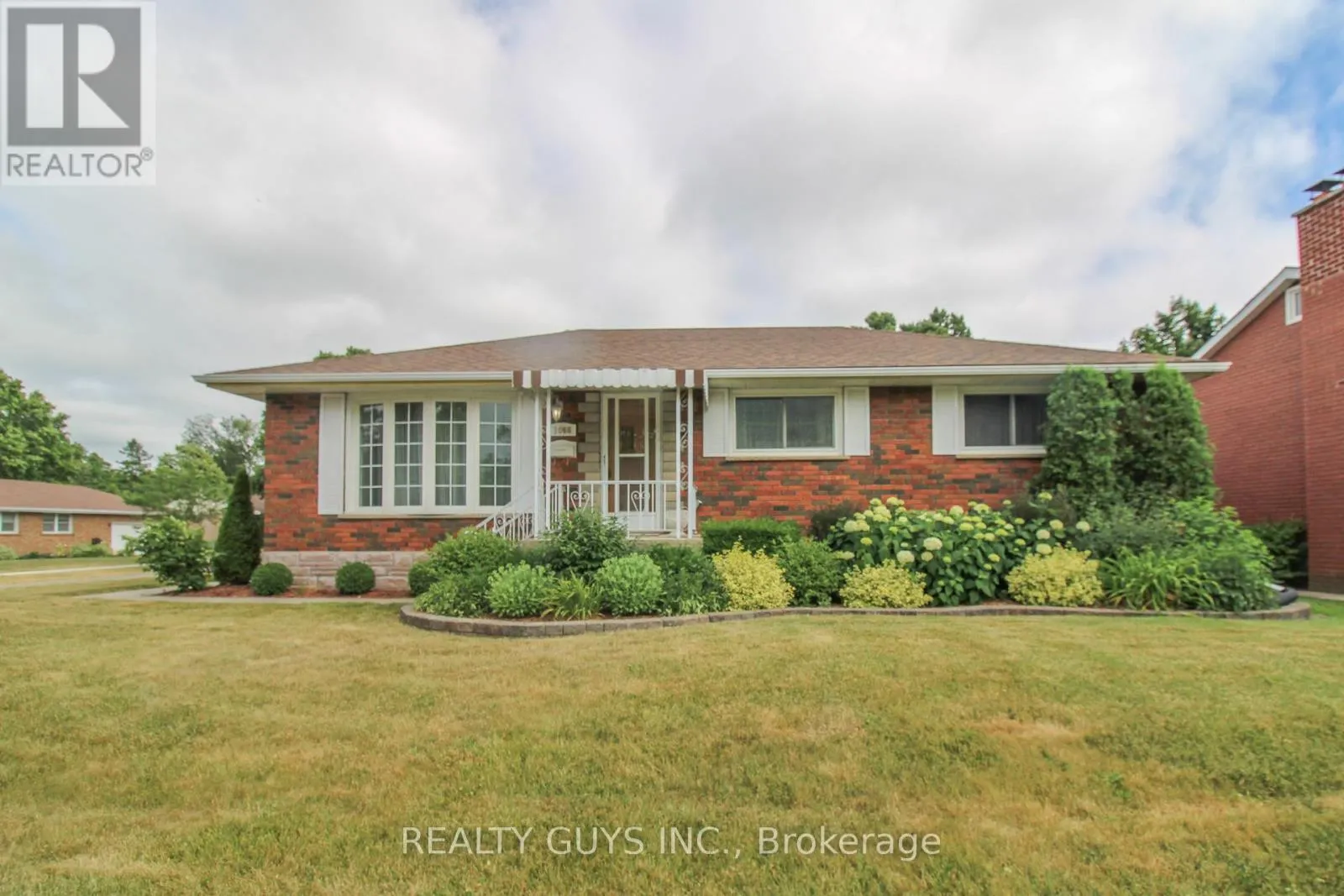 1066 GLEBEMOUNT CRESCENT
