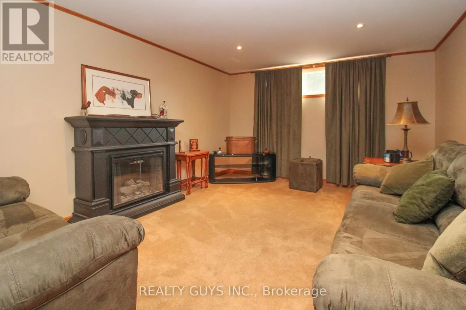 1066 GLEBEMOUNT CRESCENT