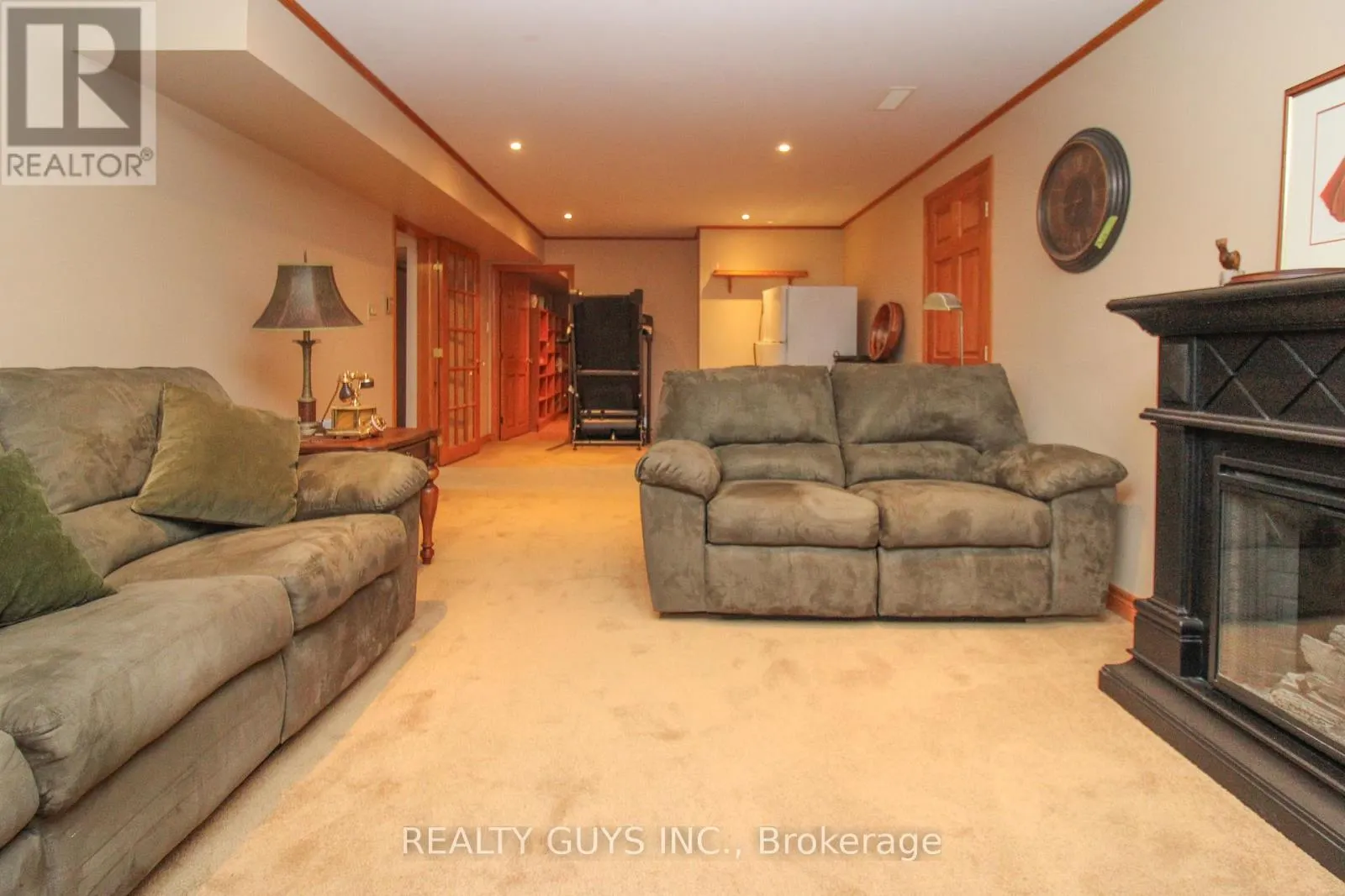 1066 GLEBEMOUNT CRESCENT