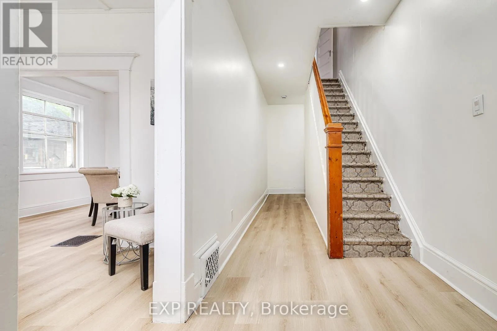 11 FARRER STREET