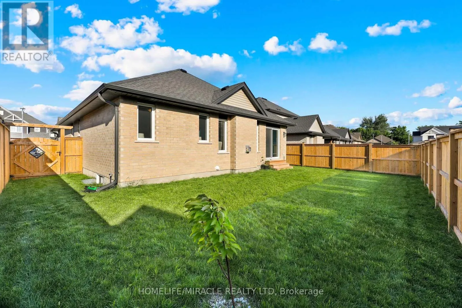 7 CURREN CRESCENT