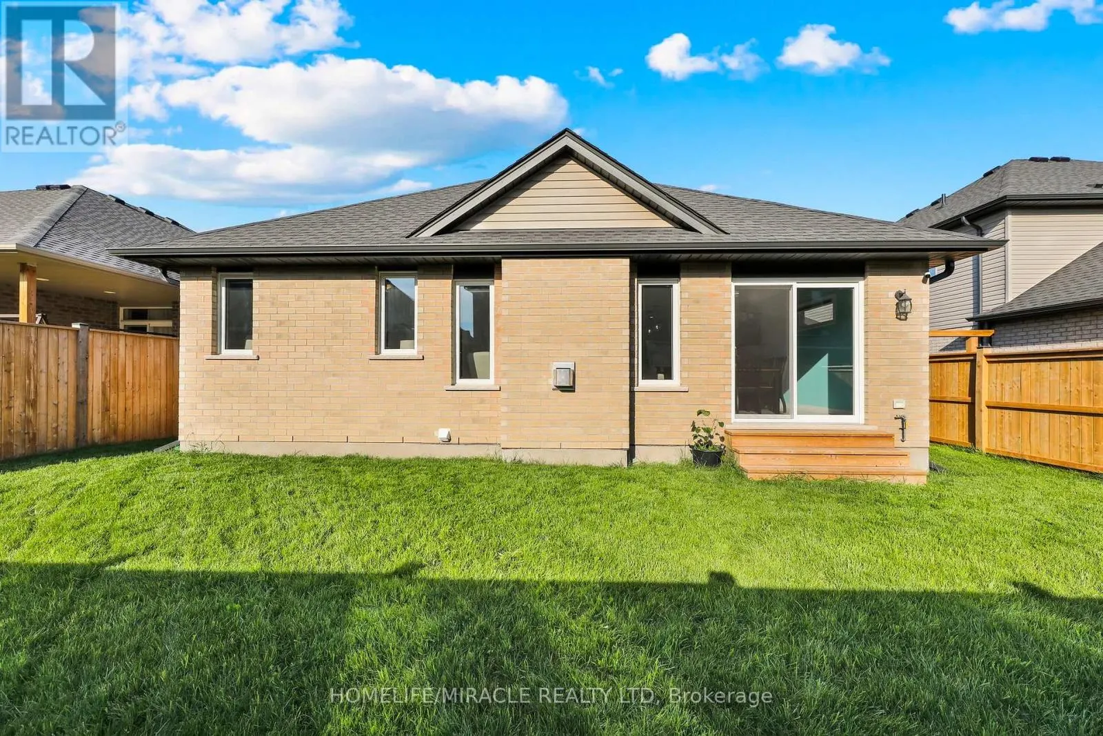 7 CURREN CRESCENT