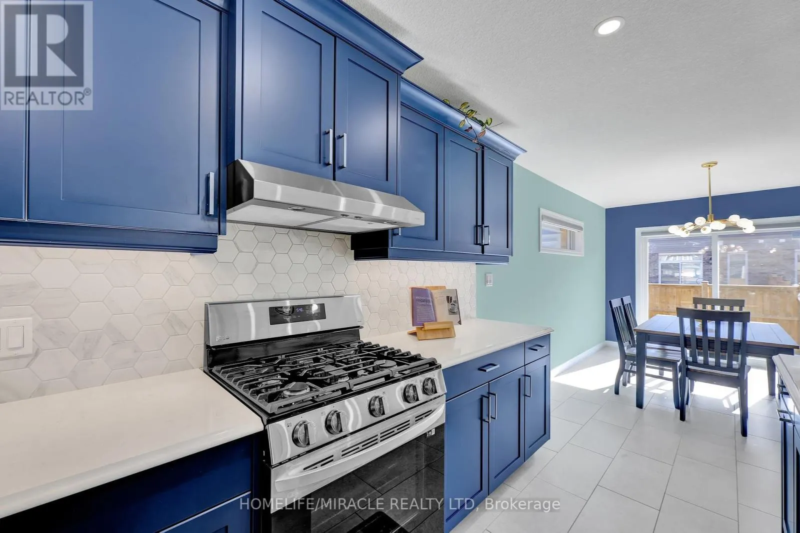 7 CURREN CRESCENT