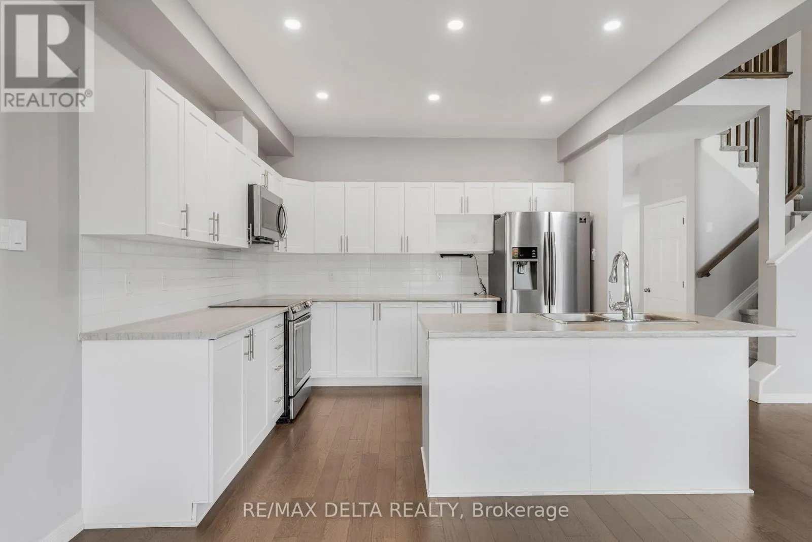 196 ONYX CRESCENT