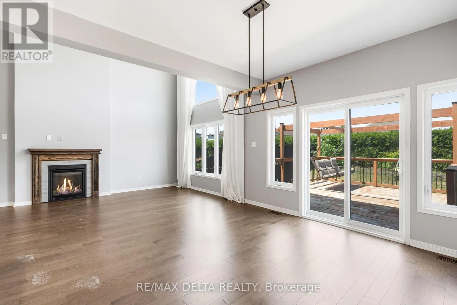 196 ONYX CRESCENT