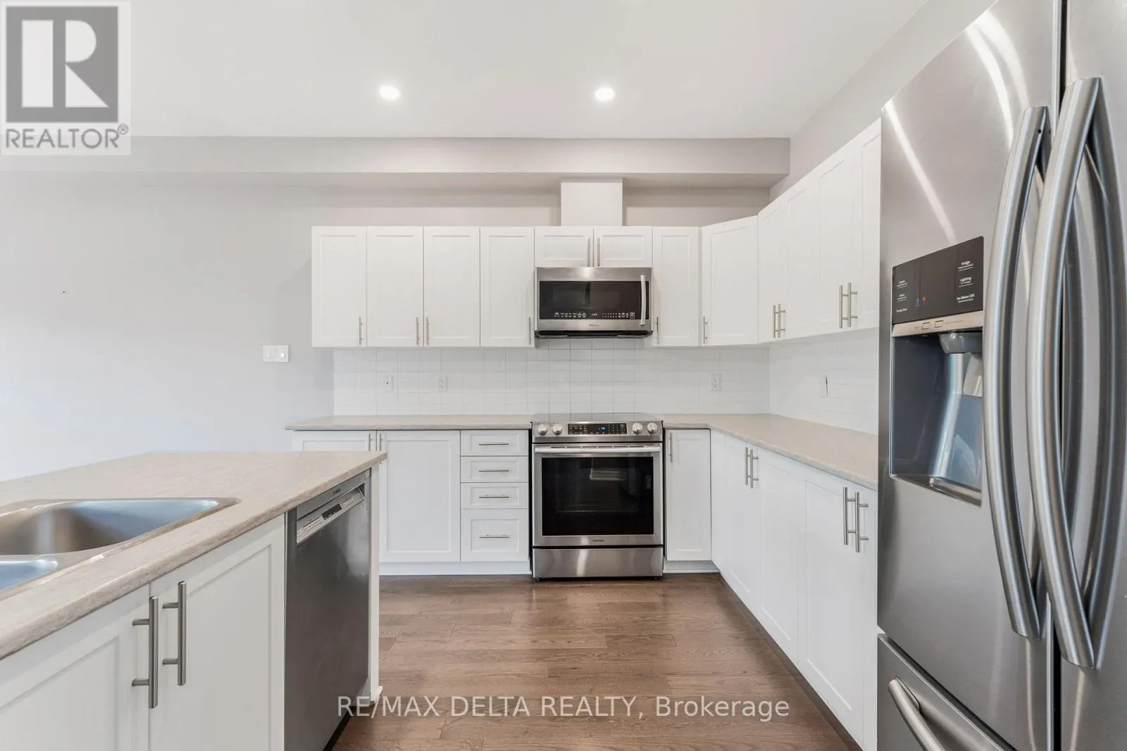 196 ONYX CRESCENT