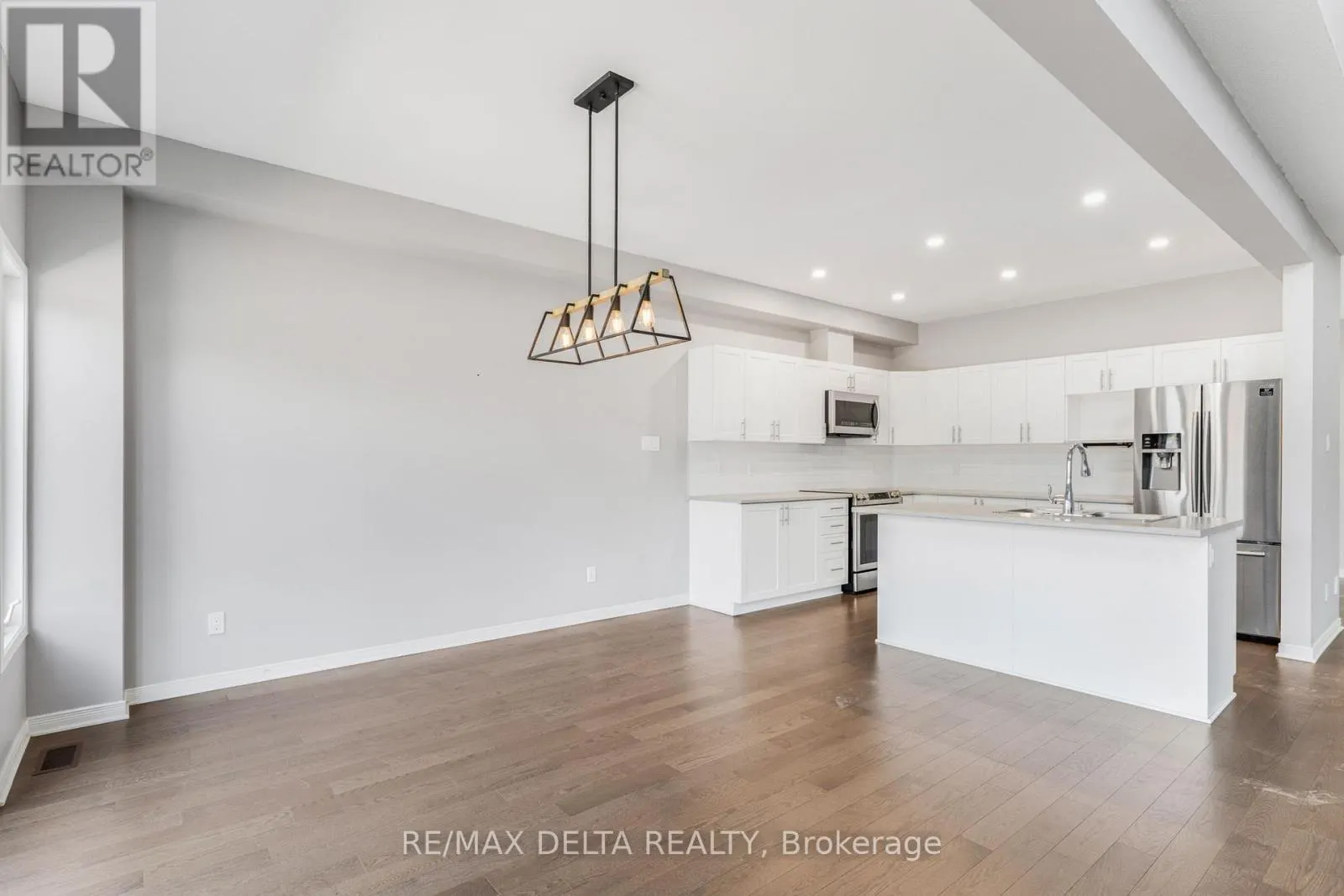 196 ONYX CRESCENT