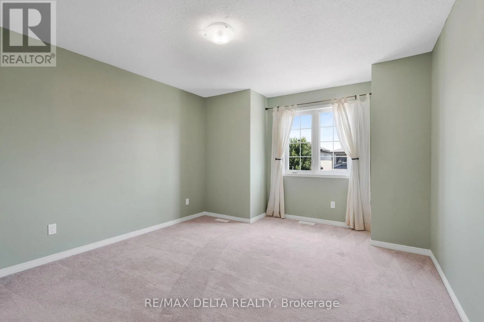 196 ONYX CRESCENT