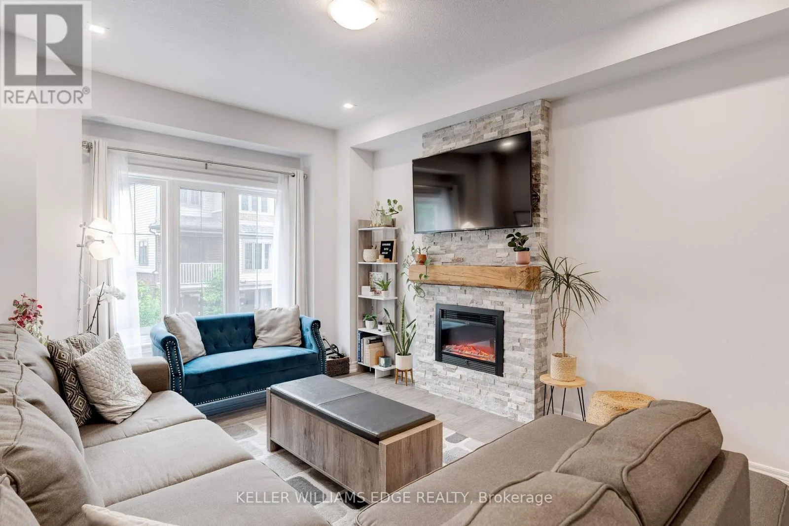 17 RIDGESIDE LANE
