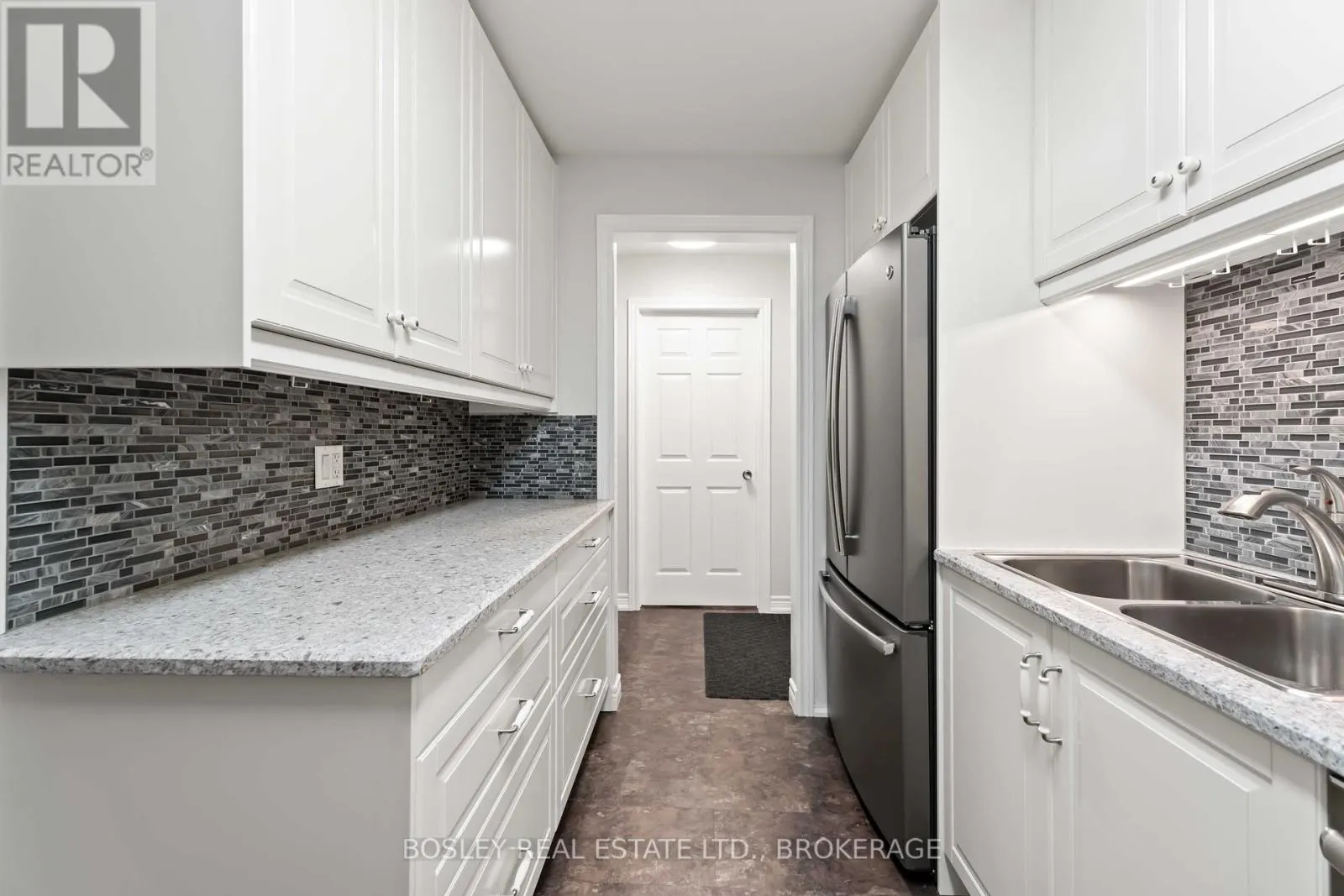 206 - 6 NIAGARA STREET, #206