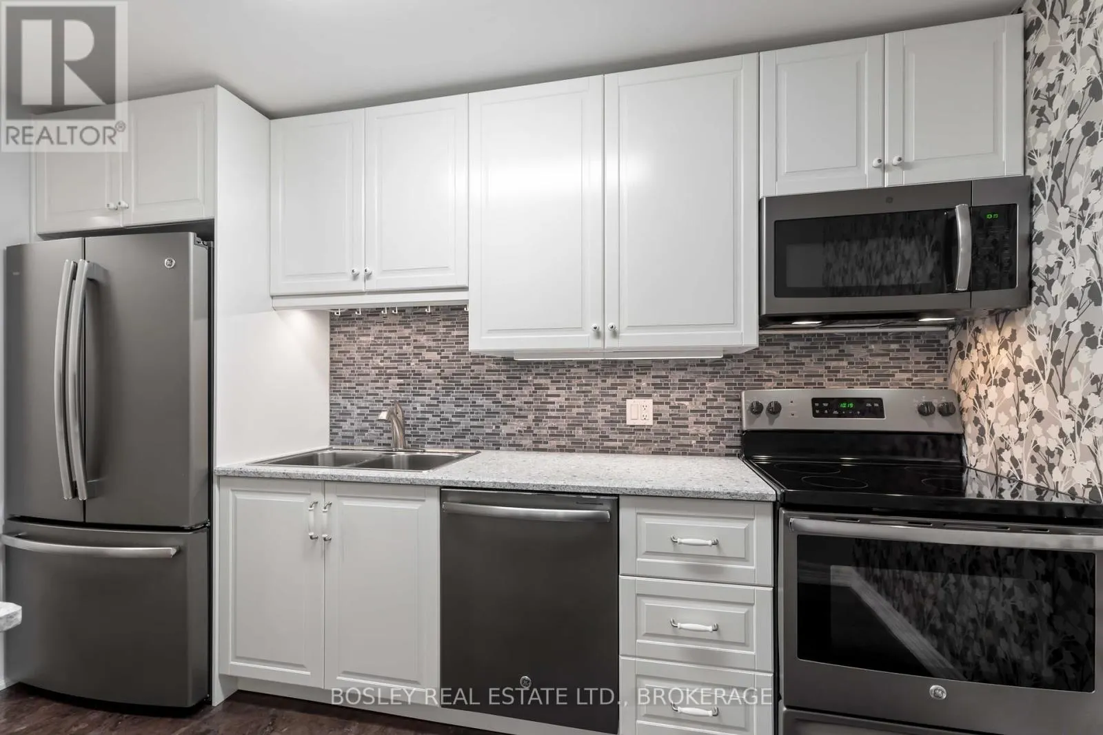 206 - 6 NIAGARA STREET, #206