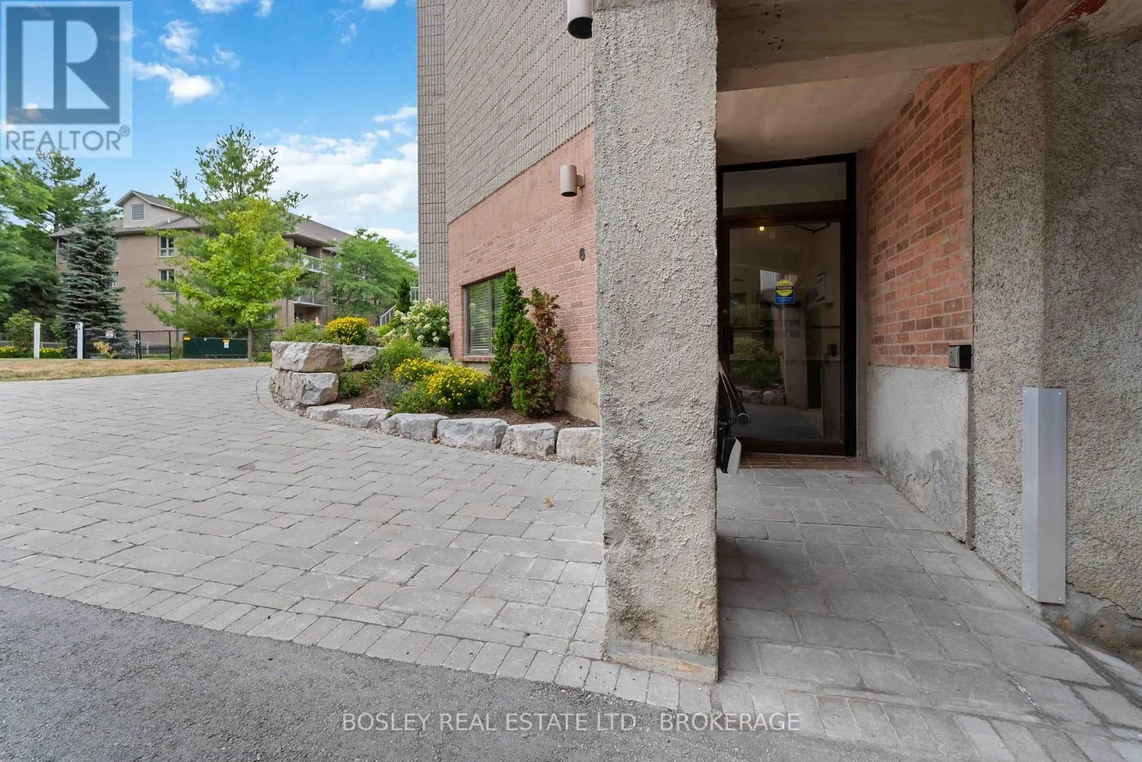 206 - 6 NIAGARA STREET, #206