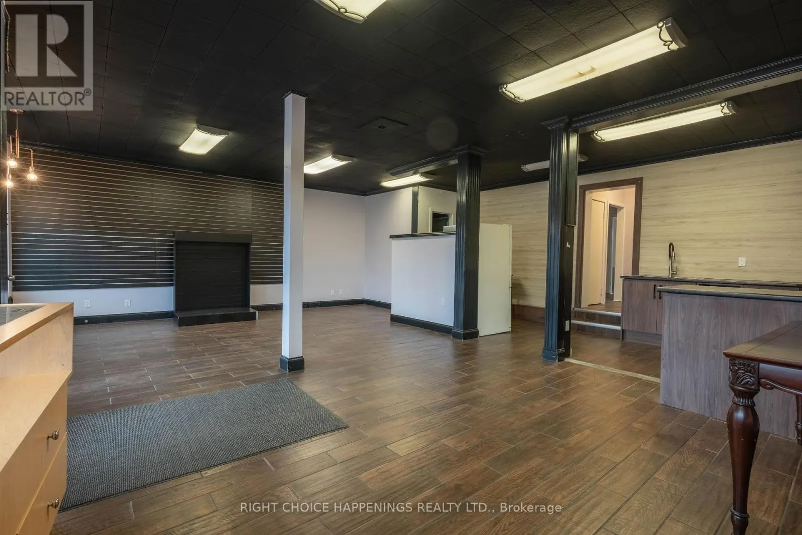 273 MAIN STREET W