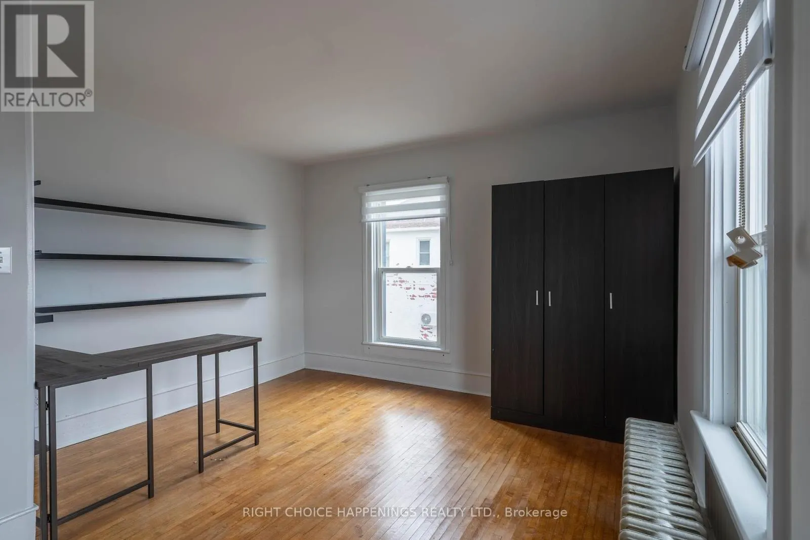 273 MAIN STREET W
