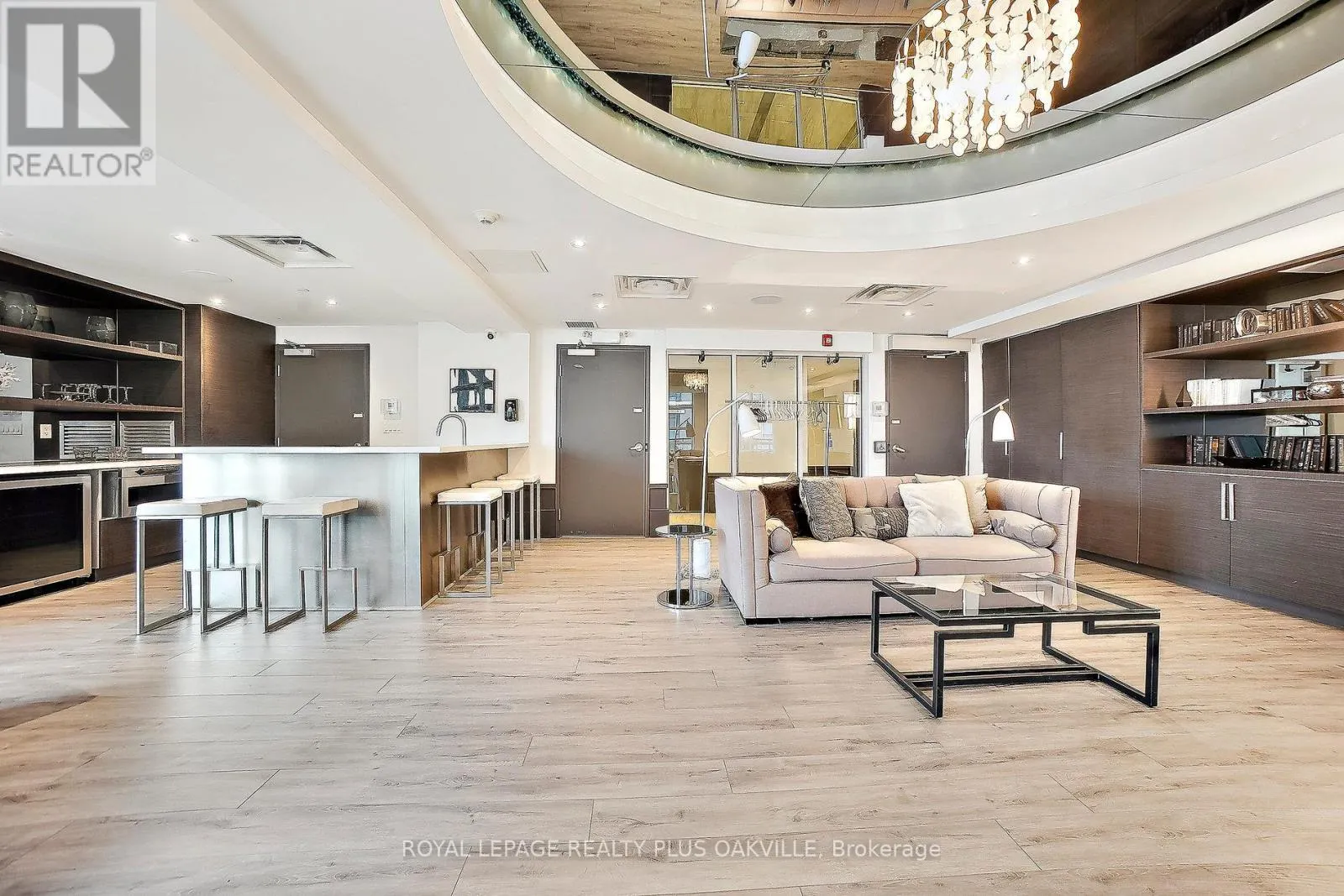 412 - 10 CONCORD PLACE