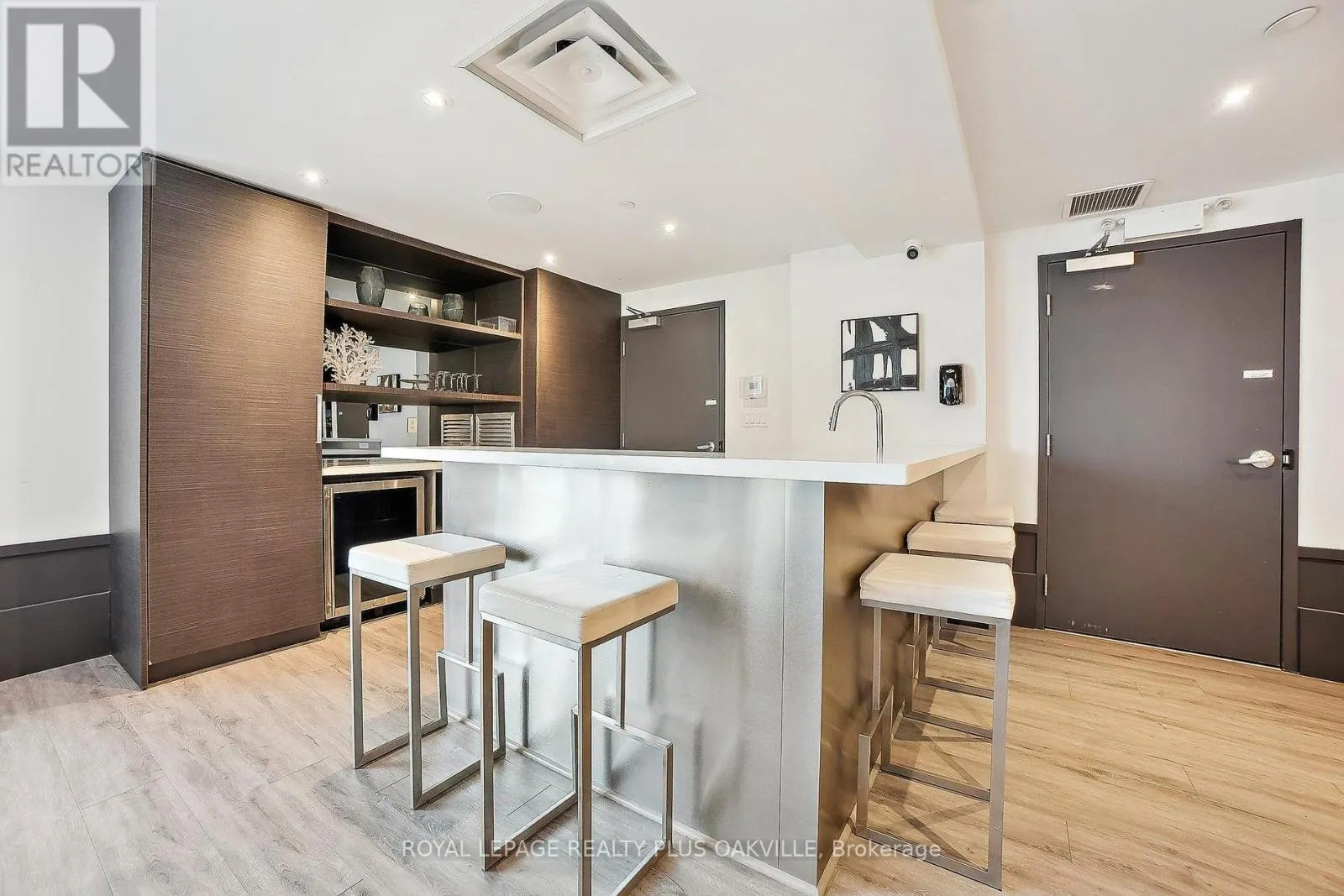 412 - 10 CONCORD PLACE