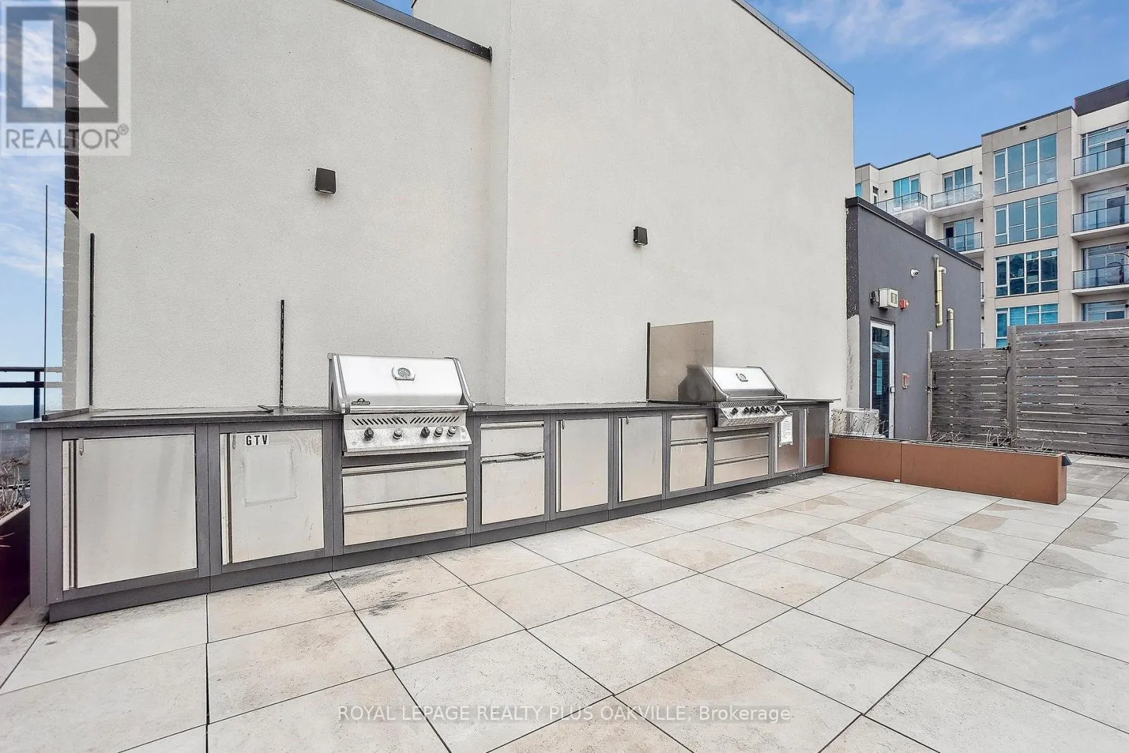 412 - 10 CONCORD PLACE