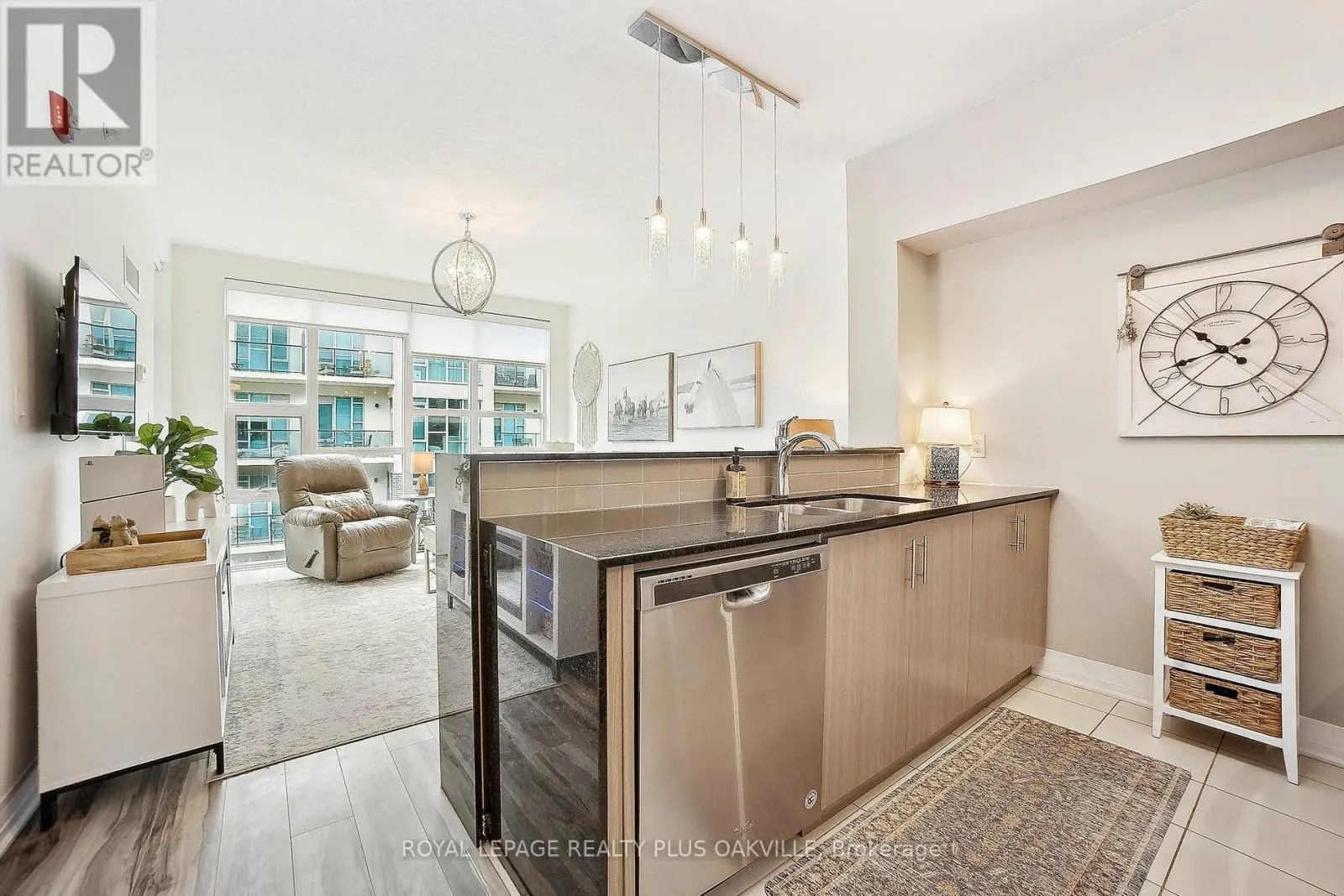 412 - 10 CONCORD PLACE