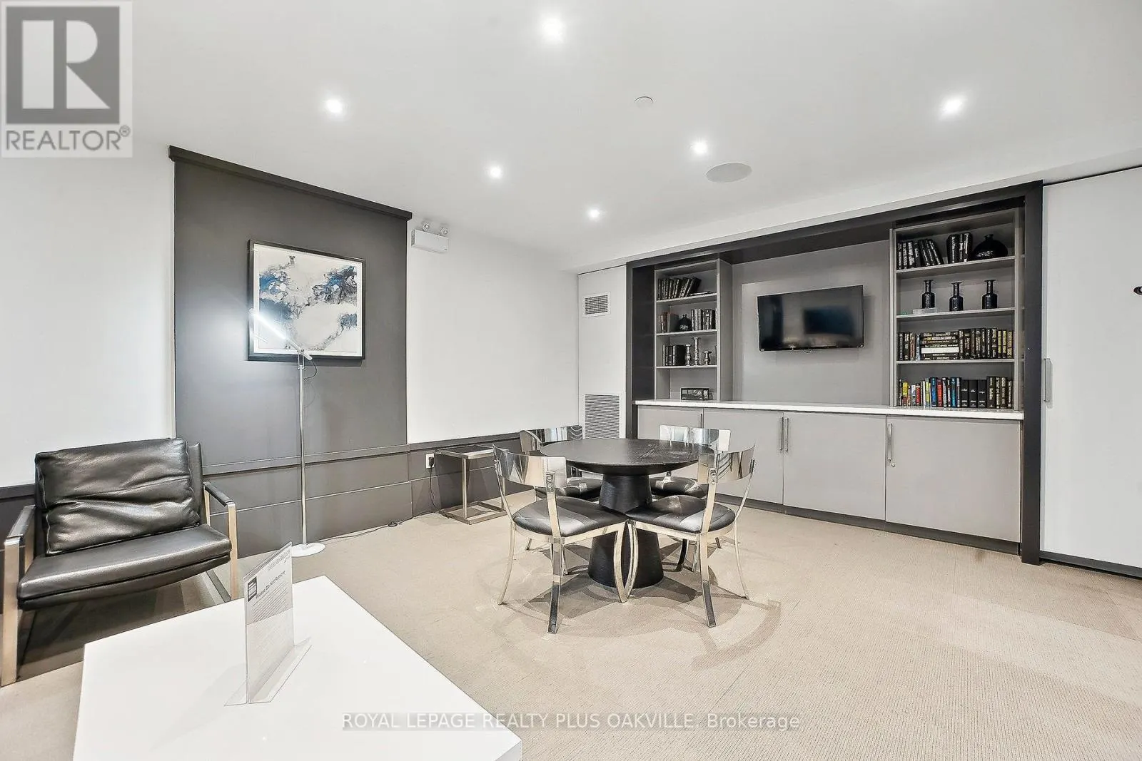 412 - 10 CONCORD PLACE