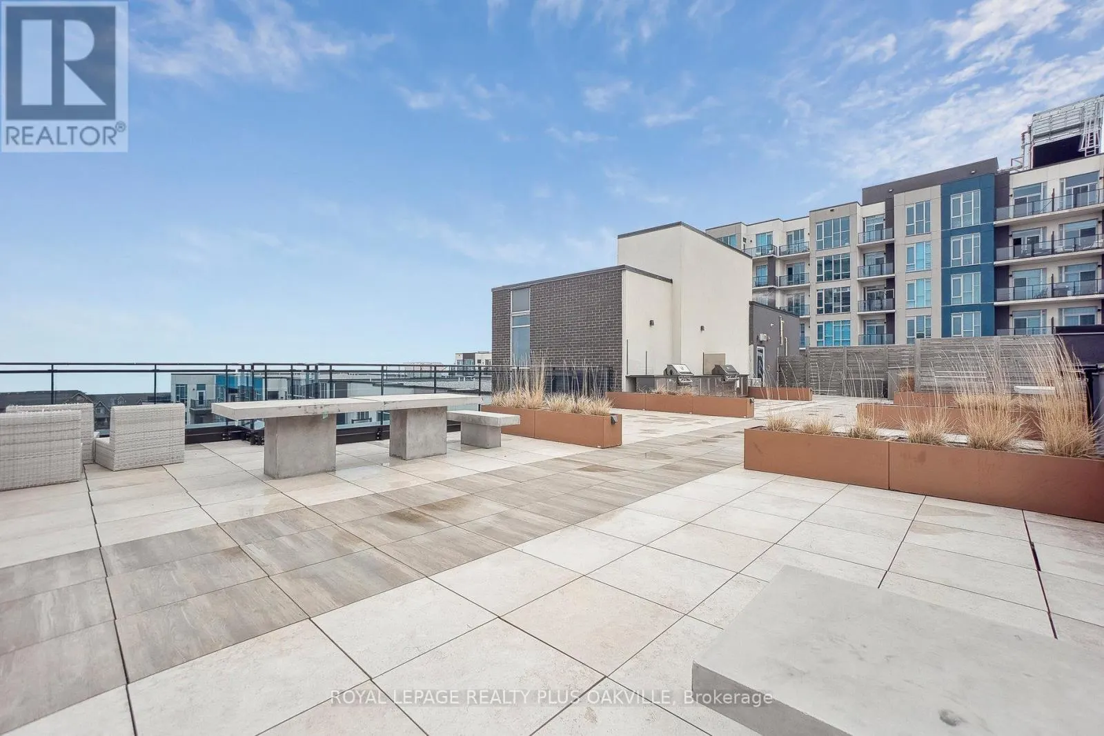 412 - 10 CONCORD PLACE