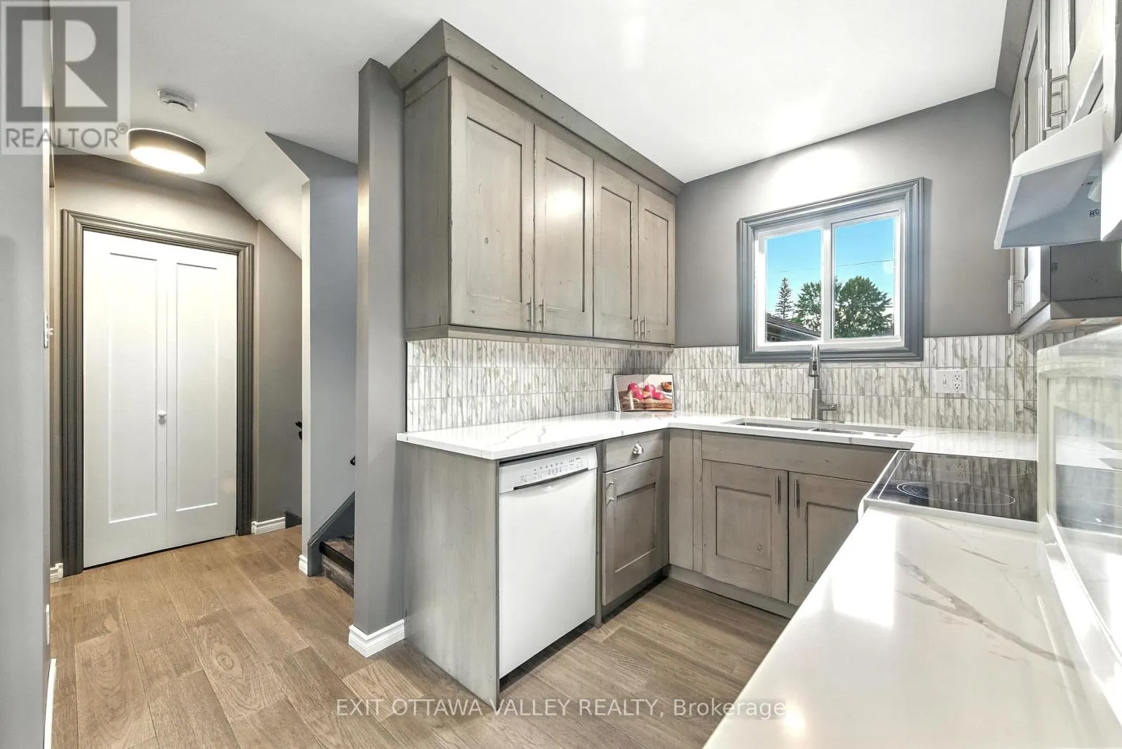 49 GLENDALE AVENUE