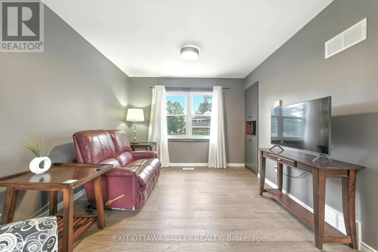 49 GLENDALE AVENUE