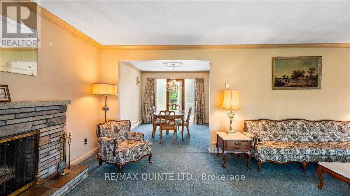507 DUNDAS STREET W
