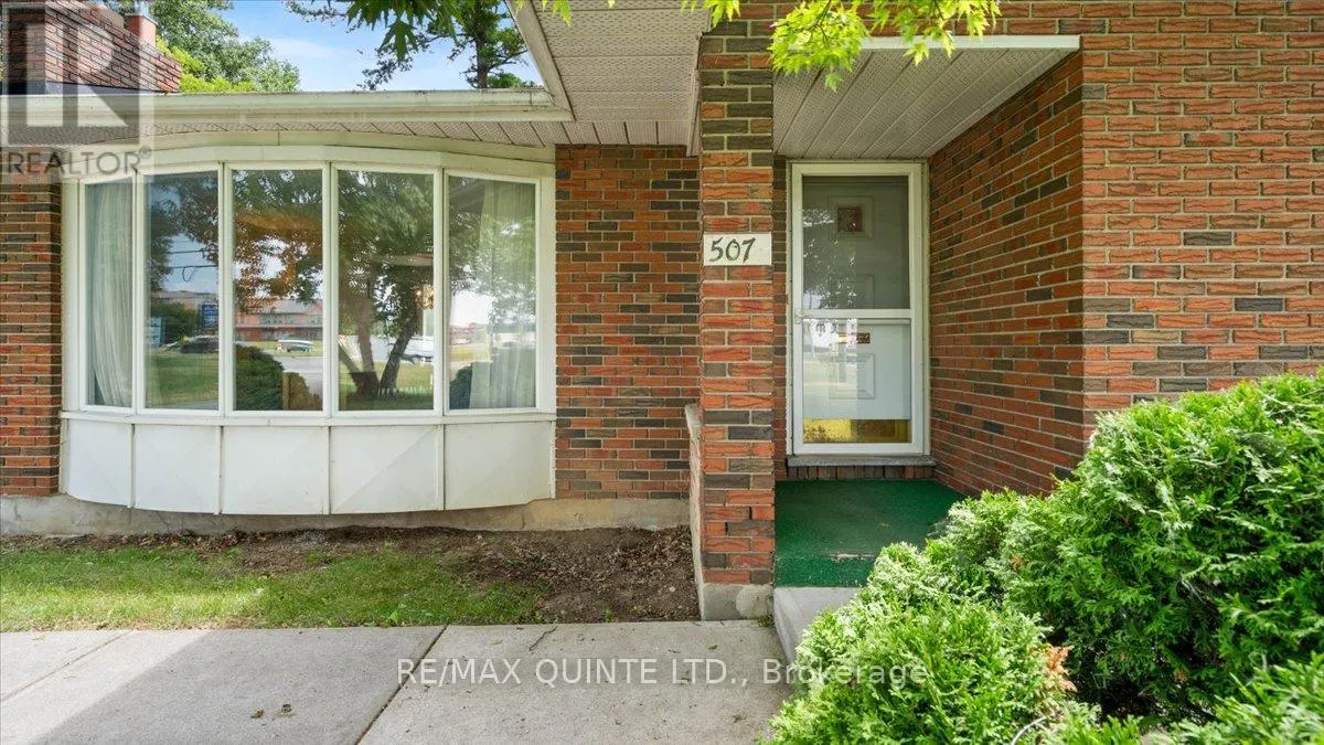 507 DUNDAS STREET W