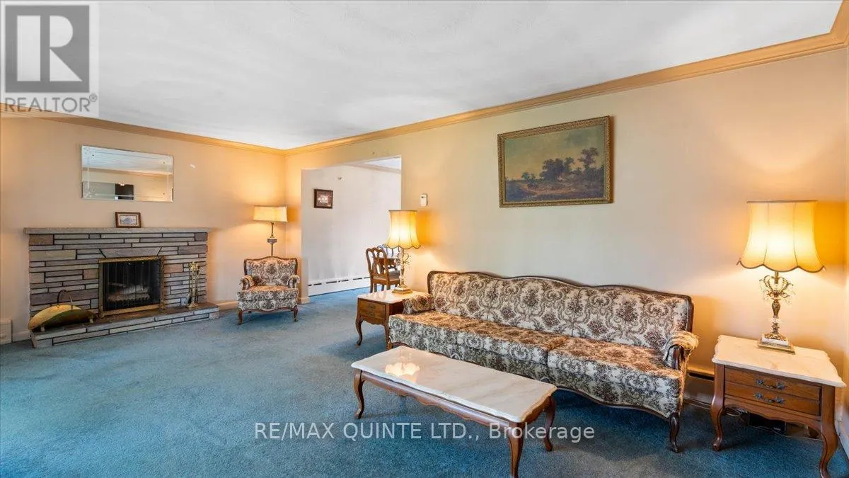 507 DUNDAS STREET W
