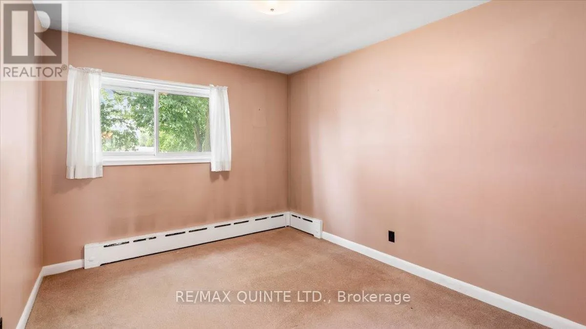 507 DUNDAS STREET W