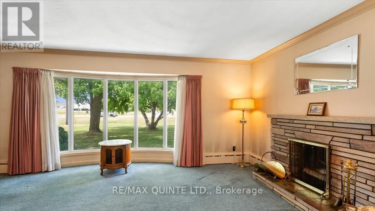 507 DUNDAS STREET W