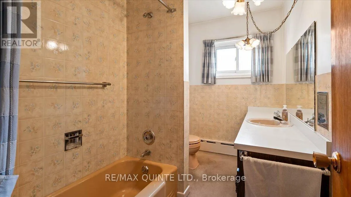507 DUNDAS STREET W