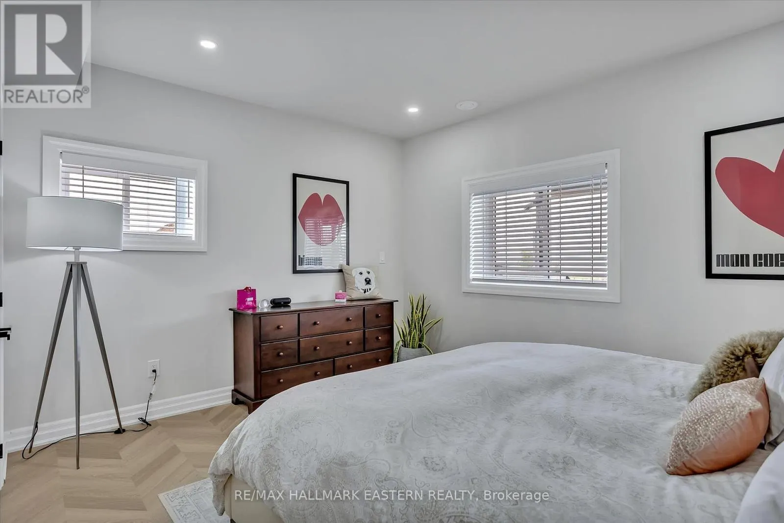 35 LAKEVIEW CRESCENT