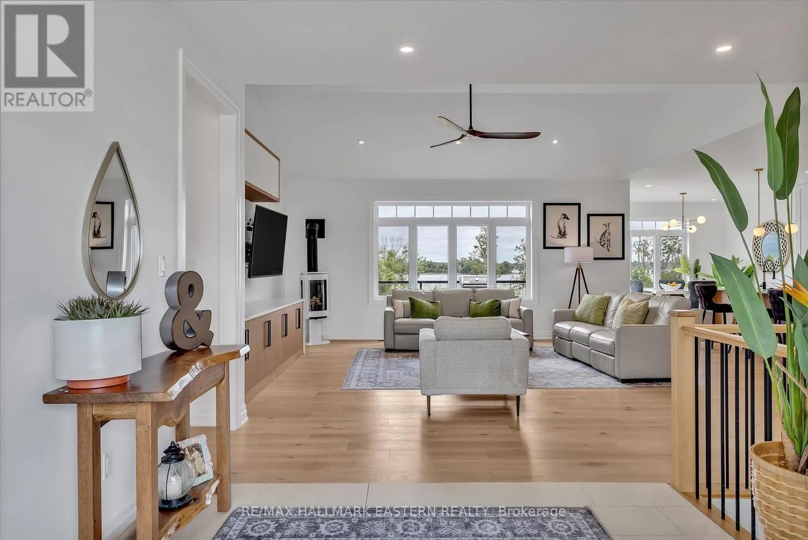 35 LAKEVIEW CRESCENT