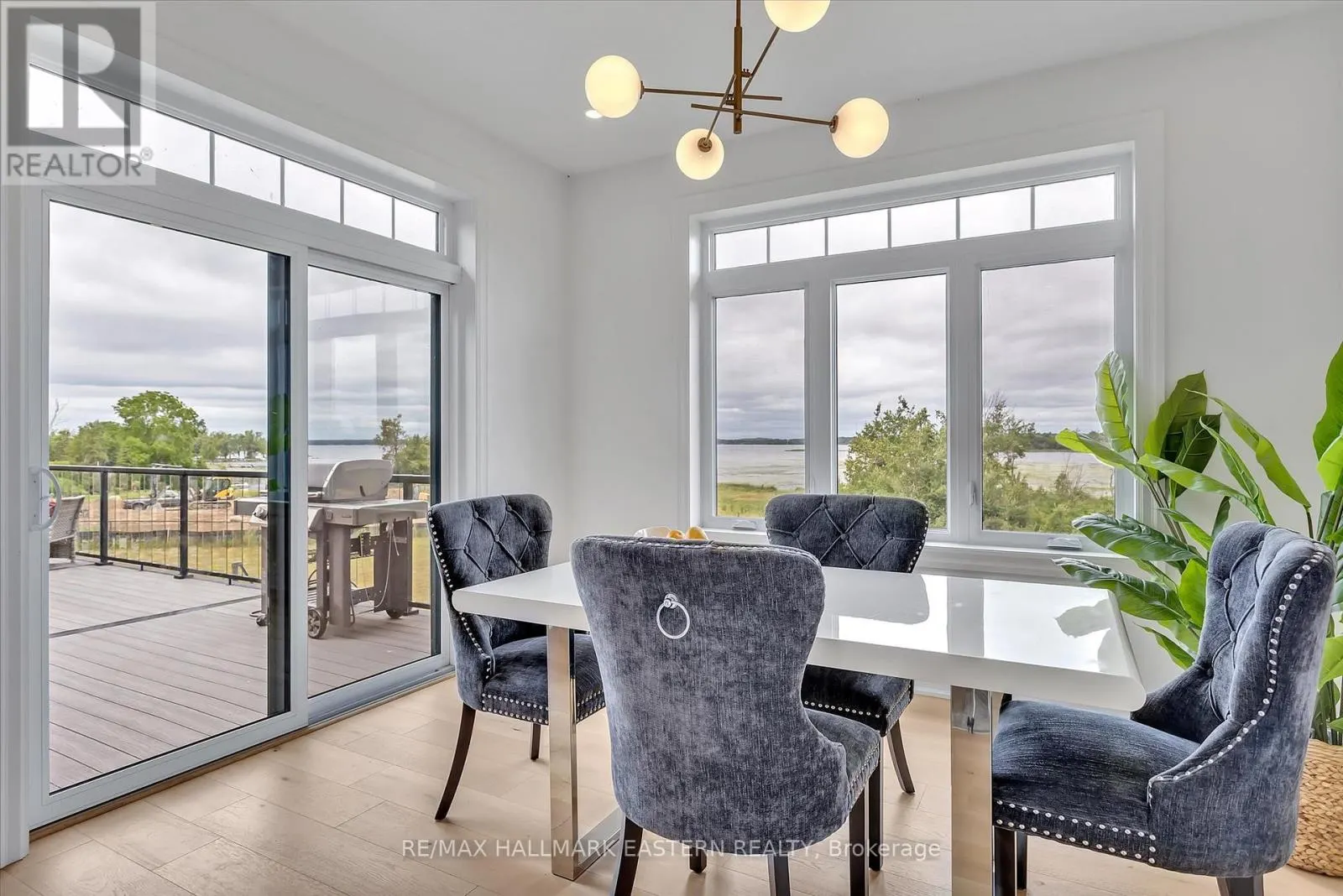 35 LAKEVIEW CRESCENT