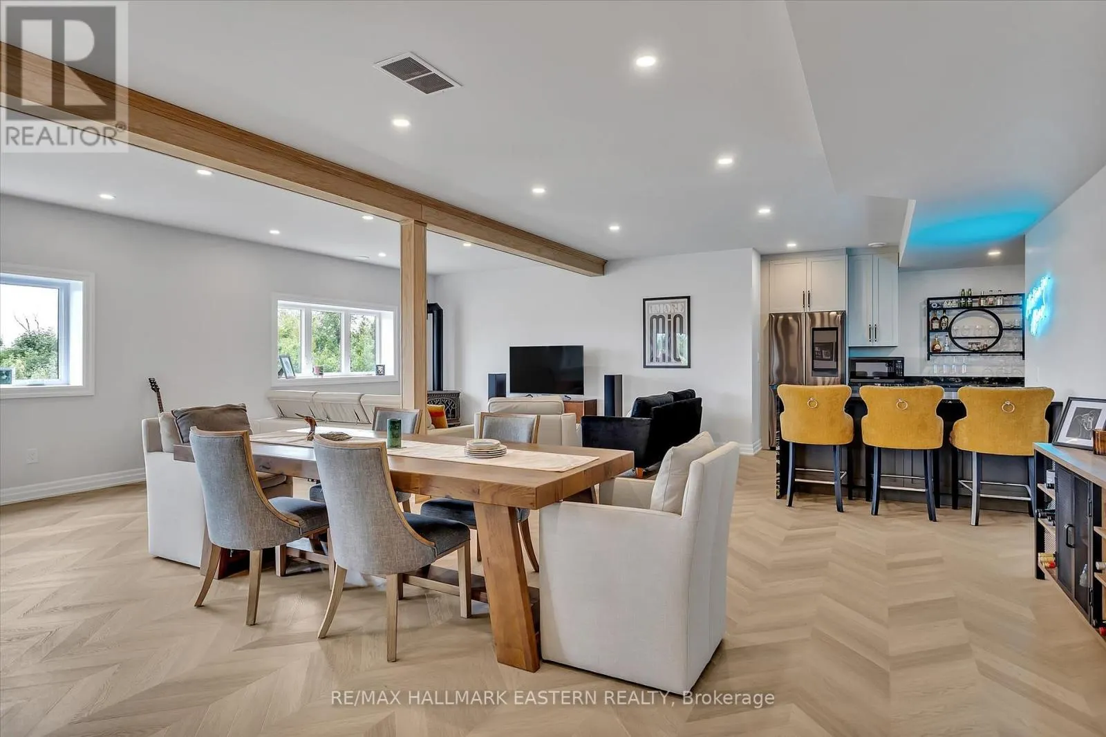 35 LAKEVIEW CRESCENT
