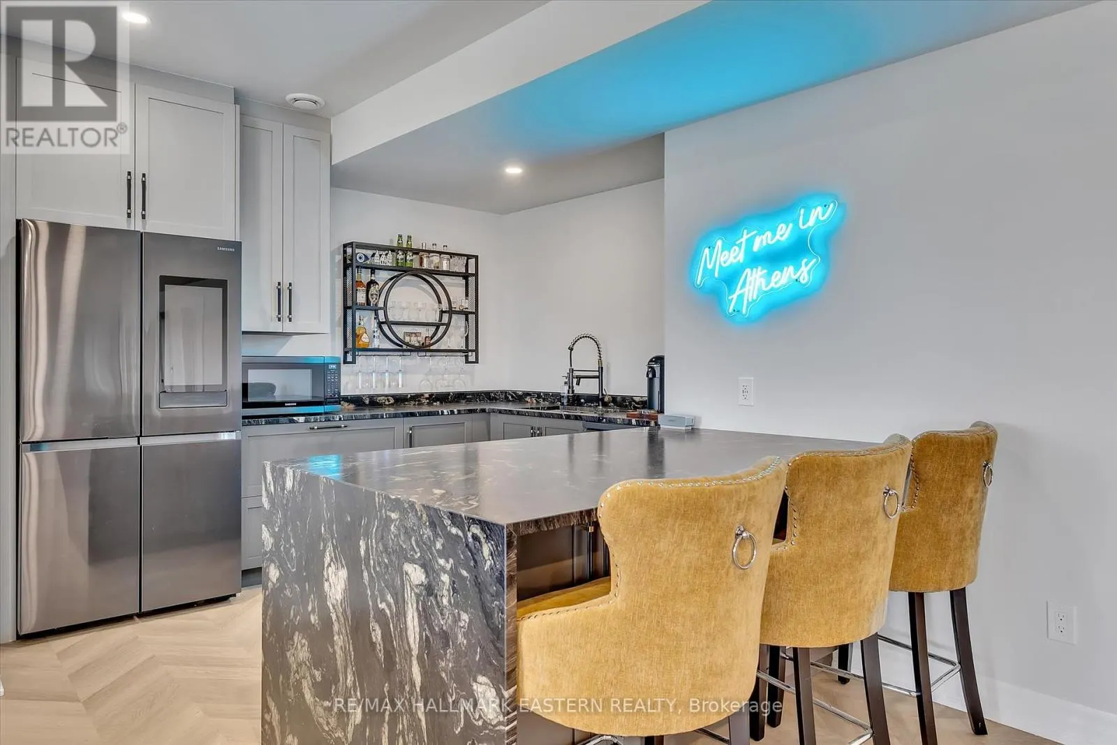 35 LAKEVIEW CRESCENT