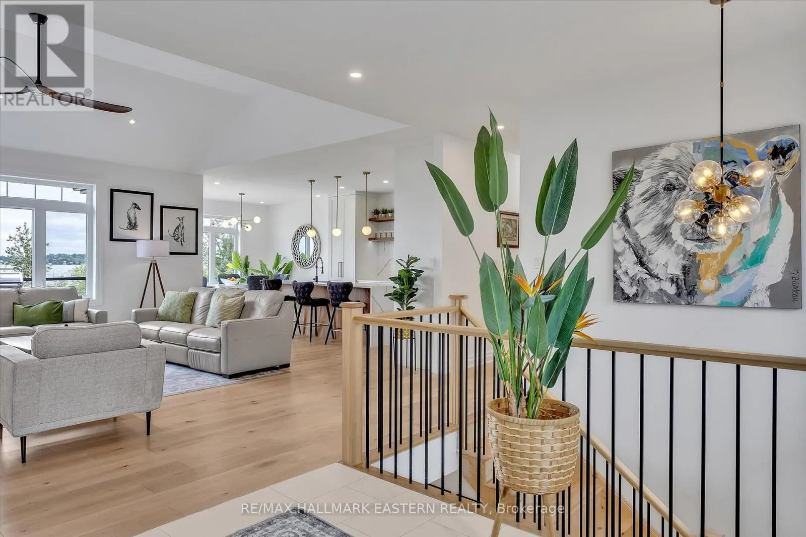35 LAKEVIEW CRESCENT