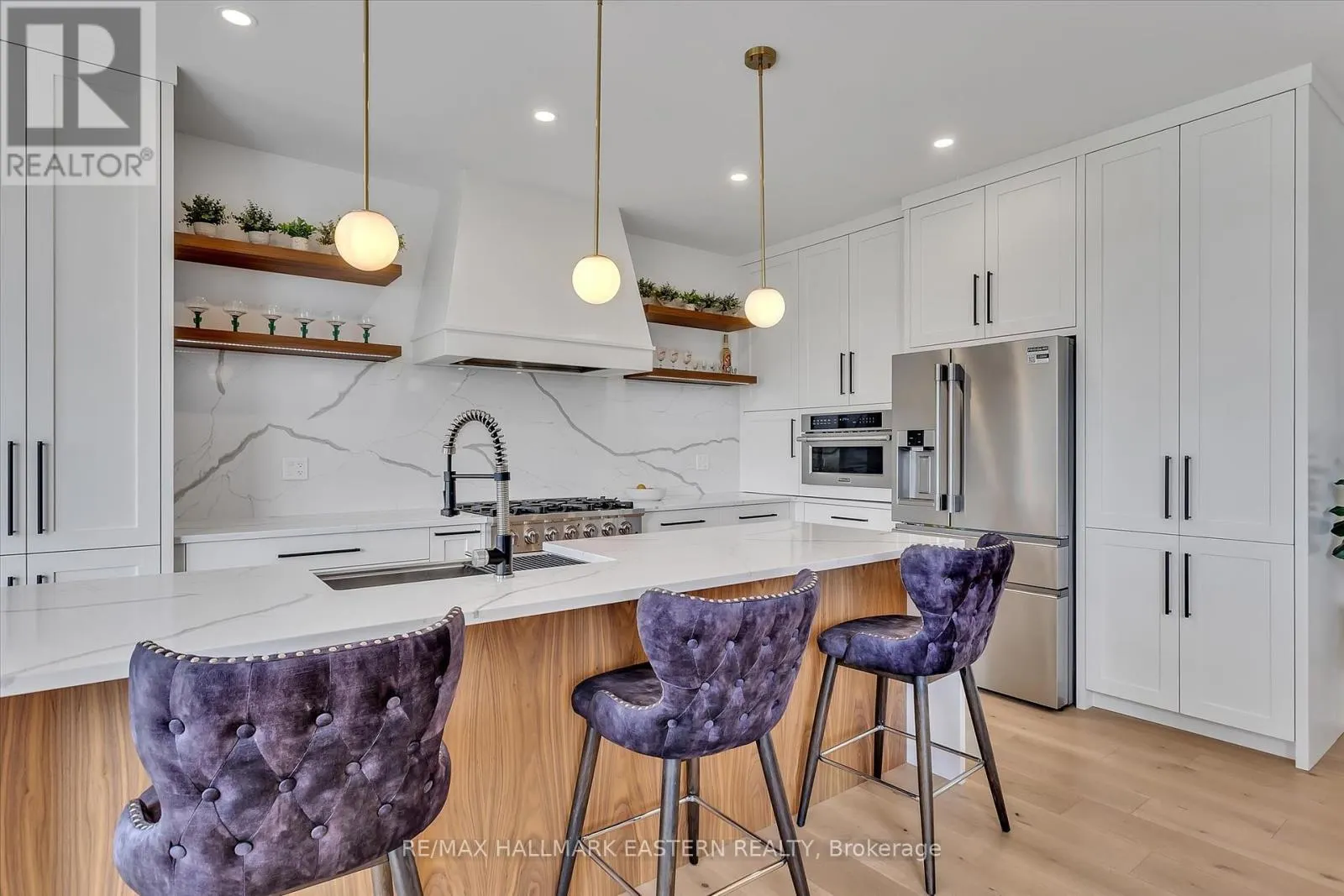 35 LAKEVIEW CRESCENT