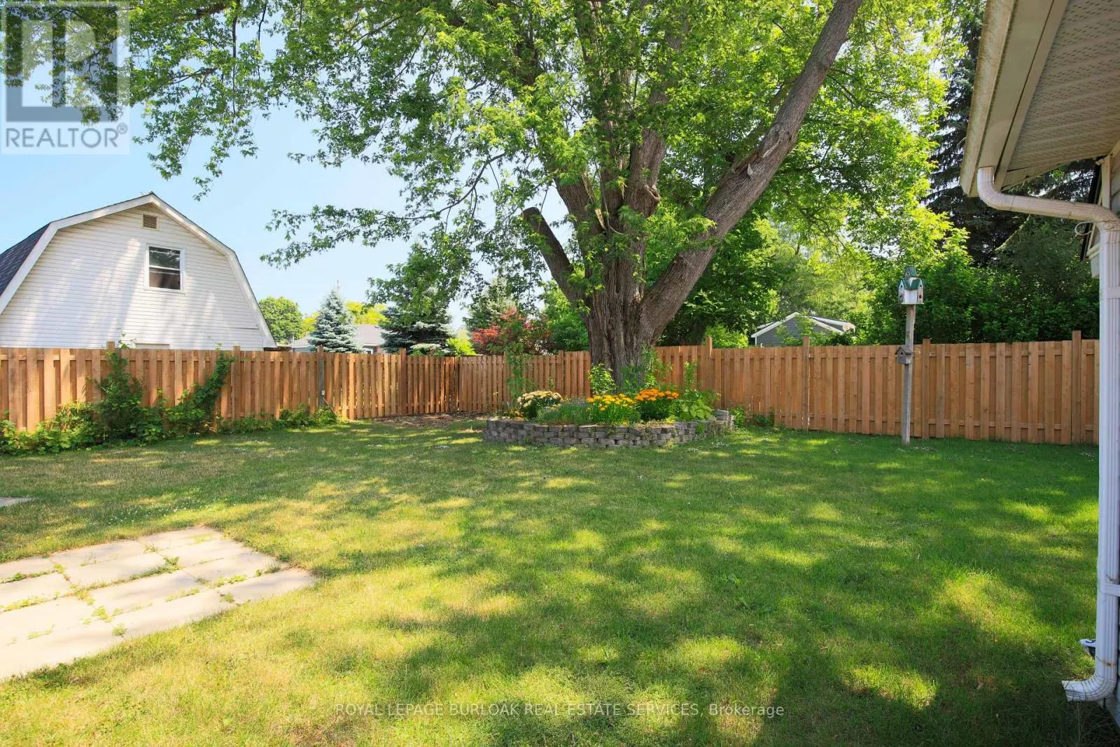 40 KERMAN AVENUE