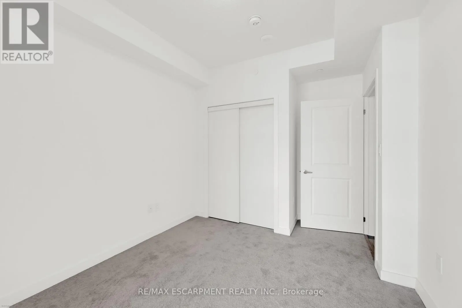 416 - 470 DUNDAS STREET E