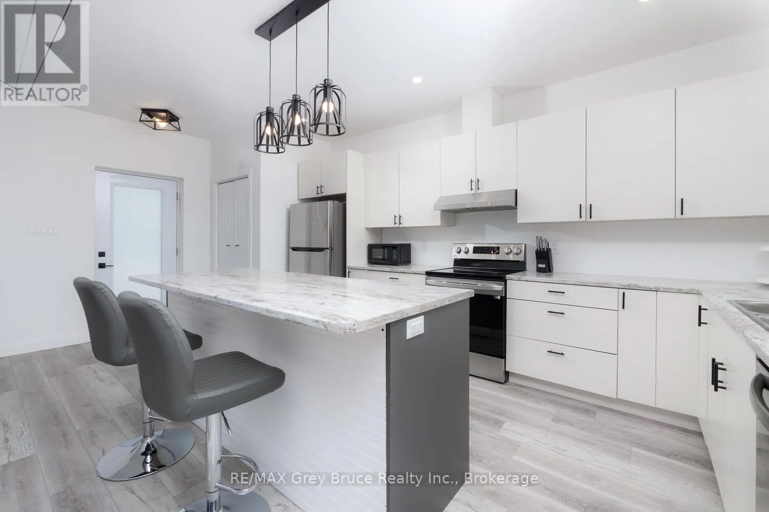 32 SOUTHAMPTON PARKWAY