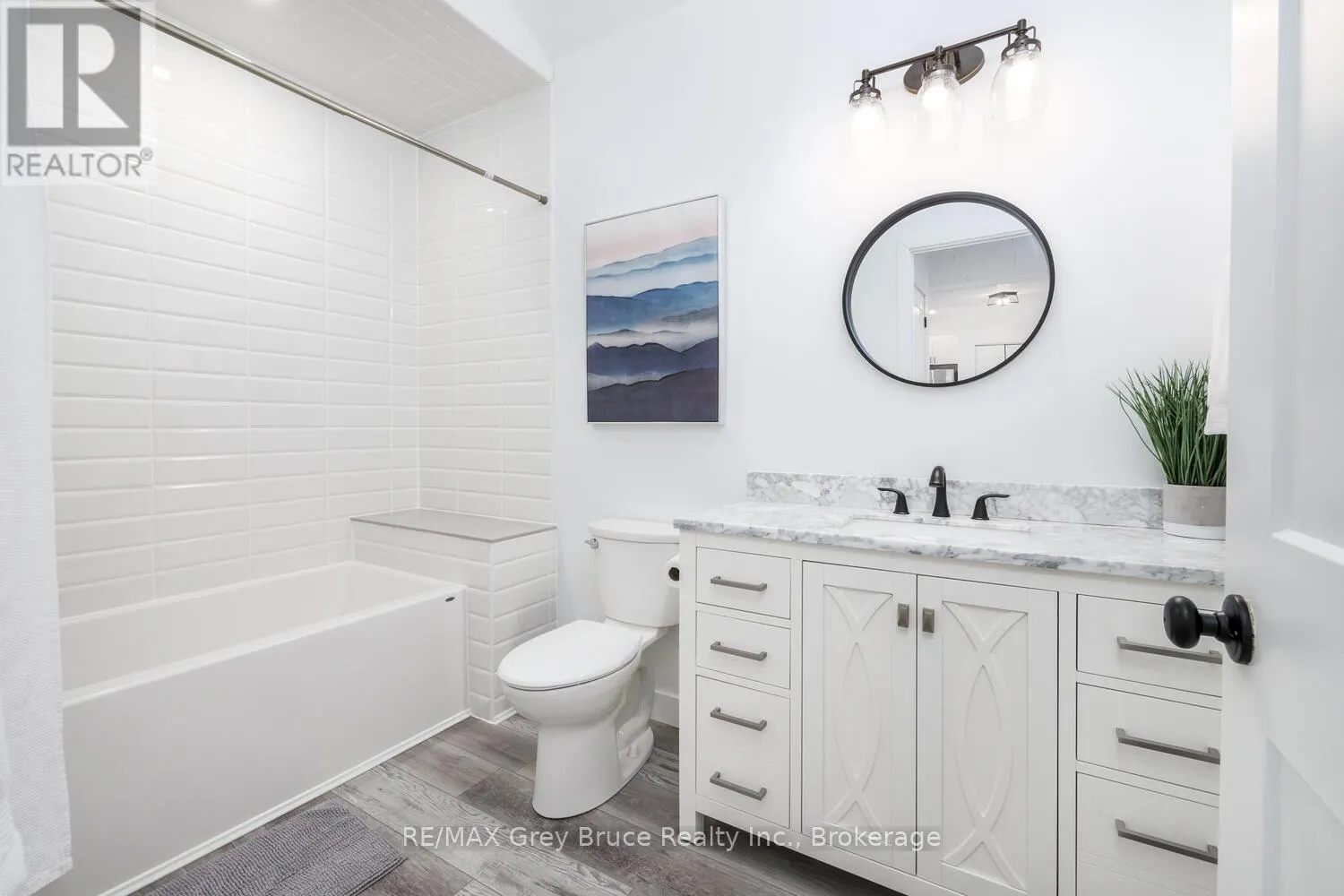 32 SOUTHAMPTON PARKWAY