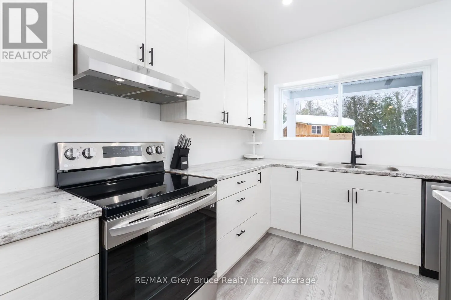32 SOUTHAMPTON PARKWAY