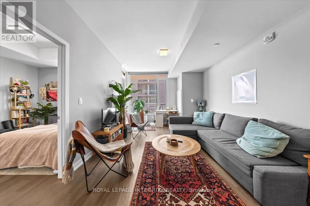 403 - 570 DE MAZENOD AVENUE