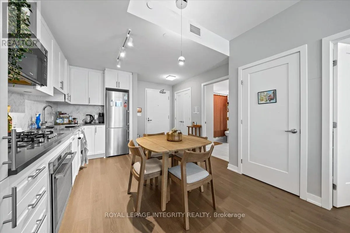 403 - 570 DE MAZENOD AVENUE
