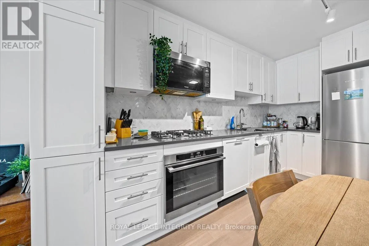 403 - 570 DE MAZENOD AVENUE